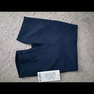 New with tags size 6 lululemon bike shorts navy